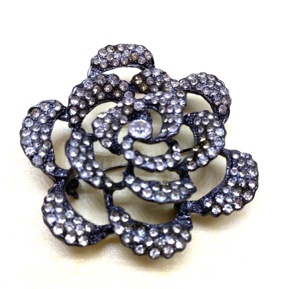 Vintage Floral Brooch Pin - Picture 3 of 10